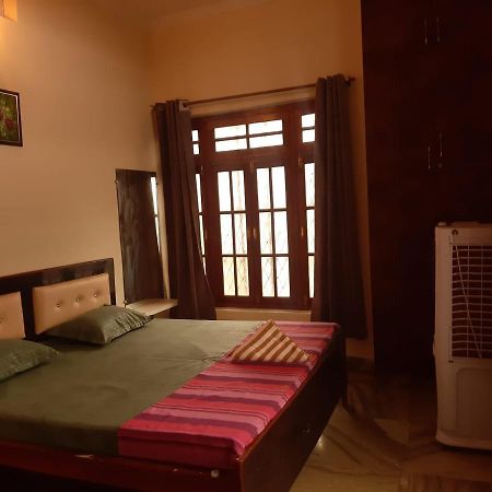 Paarijaat Homestay & Guesthouse Ayodhya Kültér fotó